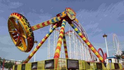 Аттракцион «Маятник» в Таифе рухнул во время раскачки — 23 пострадавших (видео)