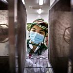 В Китае вводят обязательное тестирование крови и выпускают миллионы лабораторных комаров