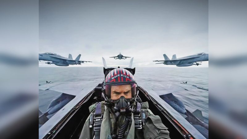 Том Круз в роли Мэверика. В первом фильме идеальный пилот — соревновательный, самоуверенный и с развитым эго. (Pictorial Press Ltd / Alamy Stock Photo) | Epoch Times Россия