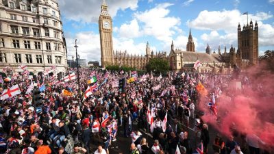 Массовая акция против нелегальной миграции и исламистов потрясла Лондон (видео)