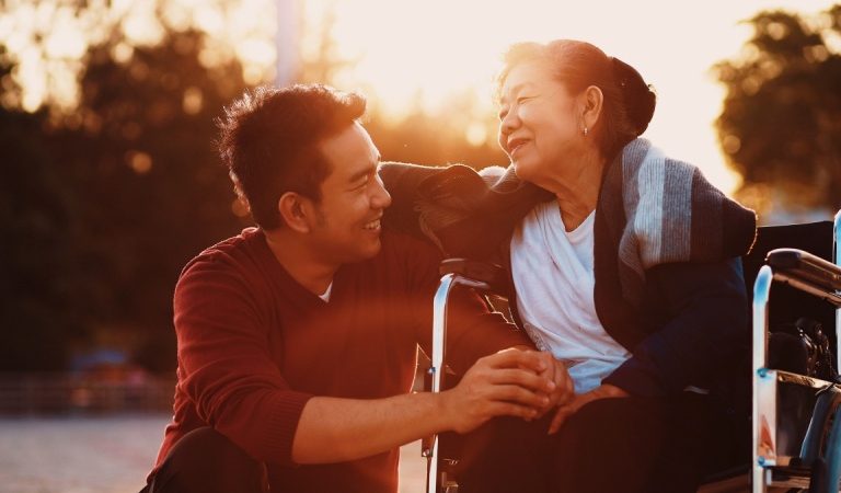 Почтительность к родителям освещает жизненный путь. (Shutterstock)
 | Epoch Times Россия