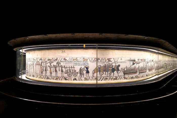 Одна из 58 сцен гобелена из Байё XI века. (Copyright Bayeux Museum)