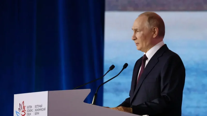 Президент России Владимир Путин выступает с речью на пленарном заседании Восточного экономического форума во Владивостоке, Россия, 5 сентября 2025 года. (Alexander Kazakov/Sputnik via Reuters) | Epoch Times Россия