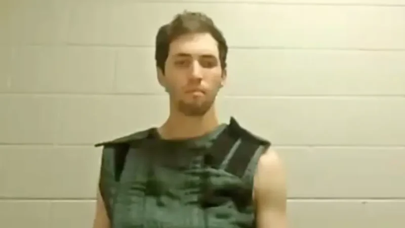 Тайлер Робинсон впервые появляется в суде округа Юта в Прово 16 сентября 2025 года. Кадр из видео. (Utah State Courts/Handout via Reuters) | Epoch Times Россия