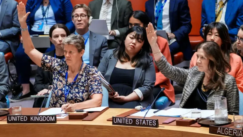 Члены Совета Безопасности ООН голосуют против резолюции о бессрочном снятии санкций ООН с Ирана в штаб-квартире ООН в Нью-Йорке 19 сентября 2025 года. (Eduardo Munoz/Reuters) | Epoch Times Россия
