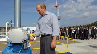 Эксперты: Экономика России, зависящая от нефти, испытывает трудности из-за новых санкций