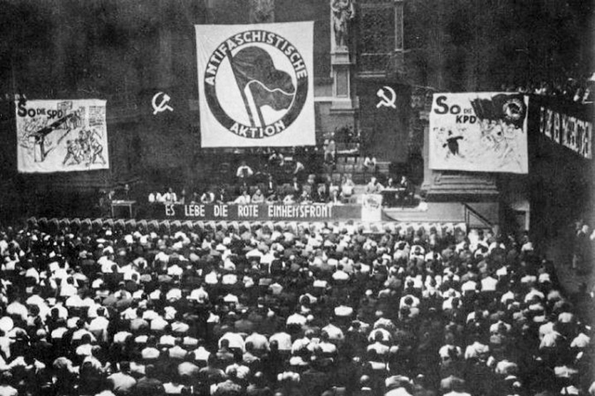 Объединительный съезд Антифа, состоявшийся в Берлинской филармонии 10 июля 1932 года. Съезд был организован Коммунистической партией Германии в ответ на действия итальянского диктатора Бенито Муссолини в 1920-х годах. (Public Domain)