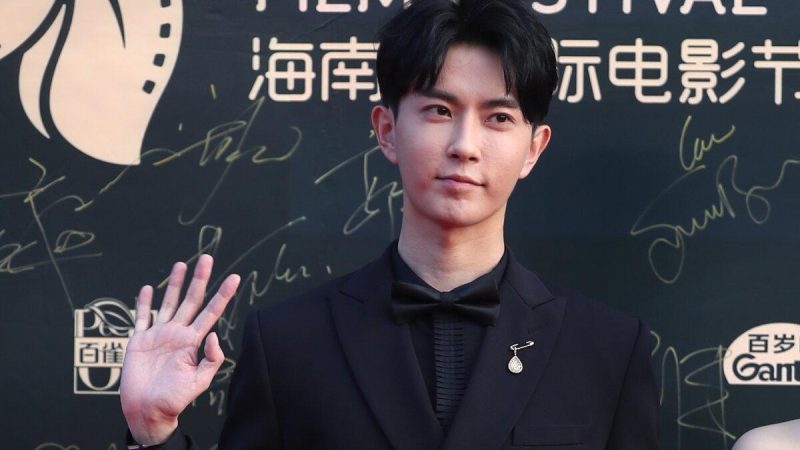 Смерть известного актёра в Китае вызвала волну общественного осуждения компартии Актёр Юй Мэнлун на красной дорожке 2-го Международного кинофестиваля на острове Хайнань на площади Хайтан в Санье, провинция Хайнань, Китай, 1 декабря 2019 года. (VCG via Getty Images) | Epoch Times Россия