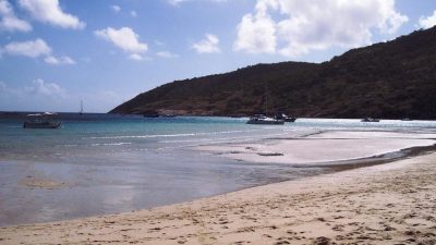 Трагедия в круизе за $80 000: туристку забыли на острове Барьерного рифа