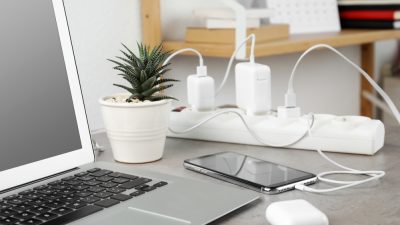 Как избежать пяти ошибок при зарядке, которые сокращают срок службы вашего телефона