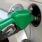 На российских заправках стали разбавлять бензин