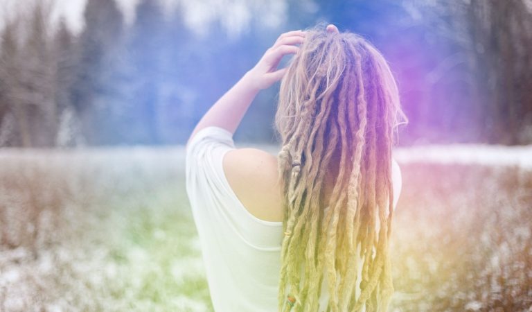 Тайна человеческой ауры Аура — это цветное энергетическое поле, которое окружает тело человека. (Shutterstock) | Epoch Times Россия