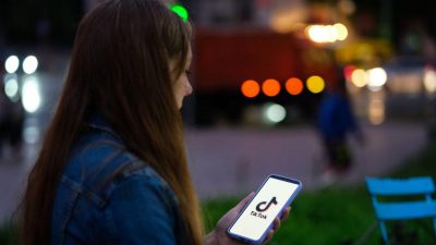 Эксперты: Переобучить алгоритм TikTok в США недостаточно