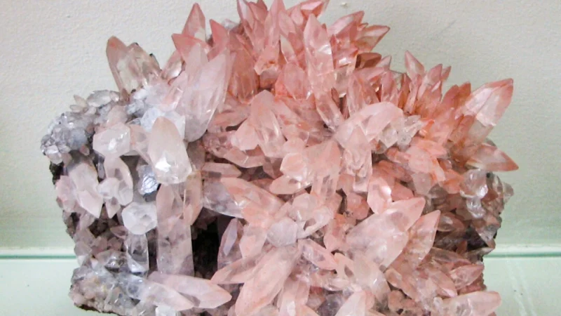 Кальцит — это карбонатный минерал с ромбоэдрической кристаллической структурой, систематизированный Джеймсом Дана. (Ra’ike/CC BY-SA 3.0)
 | Epoch Times Россия