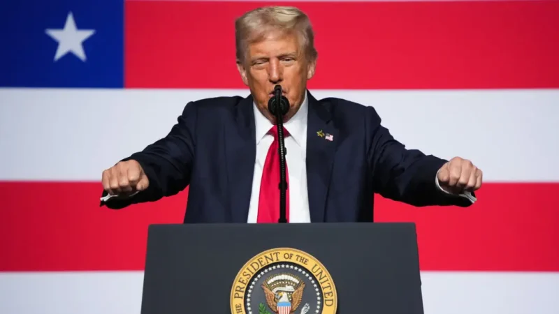 Дональд Трамп выступает перед высшим военным командованием США на базе Корпуса морской пехоты в Квантико, штат Вирджиния, 30 сентября 2025 года. (Andrew Harnik /Pool via AP) | Epoch Times Россия