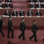 Ближайших соратников Си Цзиньпина исключают из партии и увольняют из армии