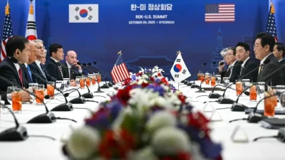 Трамп опоздал на саммит в Южной Корее из-за испытания новой ракеты Северной Кореи