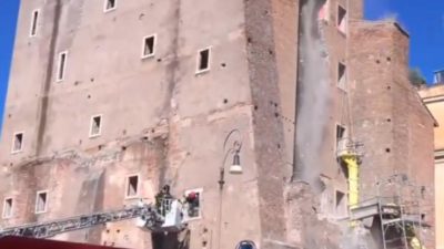 Башня эпохи Средневековья обрушилась в Риме, есть пострадавшие (видео)