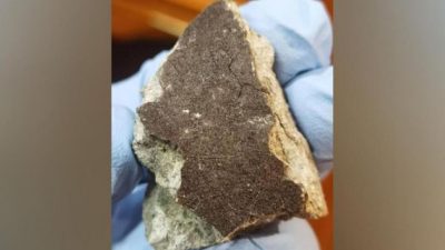 Зелёный след над Москвой: осколок метеорита выставили на продажу