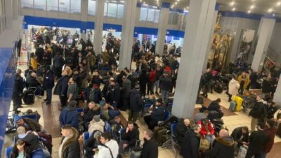 Более 700 пассажиров застряли в аэропорту Норильска из-за шторма