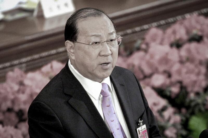 Министр финансов Китая Цзинь Жэньцин выступает на Всекитайском собрании народных представителей в Доме народных собраний в Пекине 8 марта 2007 года. В ныне удалённом посте в блоге его 30-летнего друга сообщалось, что Цзинь перенёс операцию по пересадке сердца. (Teh Eng Koon/AFP via Getty Images) Китайский проект 981: массовые убийства из-за органов ради долголетия элиты