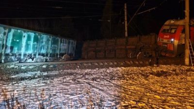 Из-за предмета на путях сошёл с рельсов состав с углём в Приангарье (видео)