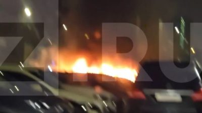 Полиция Москвы проверяет обстоятельства пожара, уничтожившего 8 автомобилей (видео)