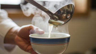 Тайваньская бабушка 50 лет кормила рабочих за мизерную плату