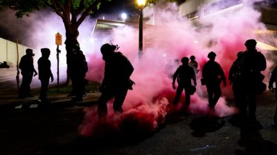 Патель: ФБР идёт по следу денег «Антифа»