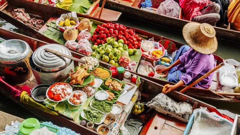 Плавучий рынок Дамноен Садуак, расположенный в провинции Ратчабури, — один из самых известных плавучих рынков Таиланда. (chris-mueller/Getty Images) | Epoch Times Россия