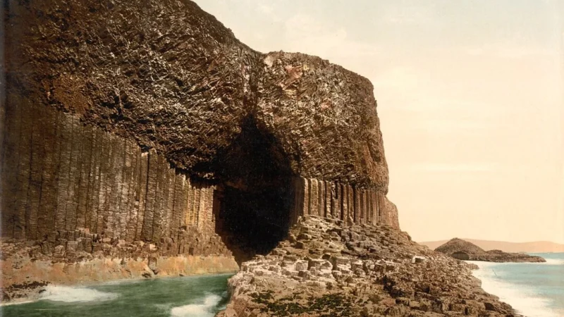 «Пещерная» увертюра «Гебриды» Феликса Мендельсона: послушайте сегодня Фингалова пещера на острове Стаффа в Шотландии вдохновила Феликса Мендельсона на создание увертюры «Гебриды». Библиотека Конгресса. (Public Domain) | Epoch Times Россия