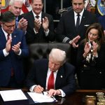 Трамп подписал законопроект о возобновлении работы правительства