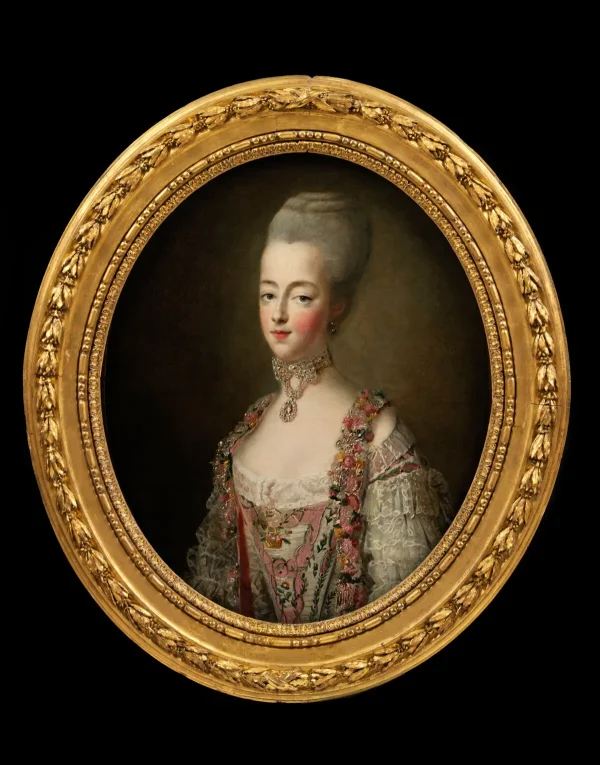 Портрет Марии-Антуанетты, королевы Франции, в придворном платье, 1773 год, работы Франсуа Юбера Друэ. Масло, холст; 63,5 см х 52 см. Музей Виктории и Альберта, Лондон. (Copyright Victoria and Albert Museum, London)