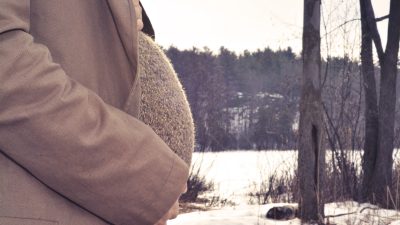 Саратовские больницы подключили священников к борьбе с абортами