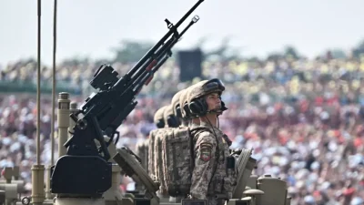 За военными парадами в Китае скрываются коррупция и неопределённое будущее солдат