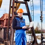 В России нарастает кризис с зарплатами у работников-вахтовиков