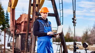 В России нарастает кризис с зарплатами у работников-вахтовиков