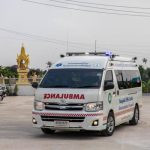 Спящих туристов выбросило из кресел: 40 россиян попали в аварию в Таиланде (видео)