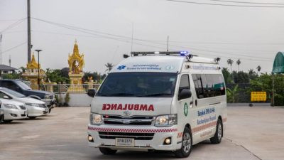 Спящих туристов выбросило из кресел: 40 россиян попали в аварию в Таиланде (видео)