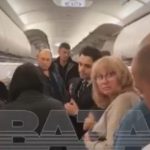 40 россиян отказались покинуть самолёт в степи Казахстана (видео)