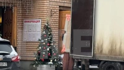 До 5 января — не раньше: Долина начала вывоз имущества, но остаётся в квартире (видео)