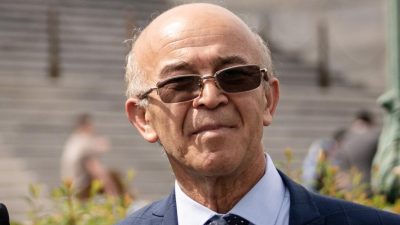 Омер Канат, исполнительный директор проекта «Права человека для уйгуров», рассказывает о принятом Палатой представителей законе «О прекращении насильственного извлечения органов» на Капитолийском холме в Вашингтоне 7 мая 2025 года. (Madalina Vasiliu/The Epoch Times)