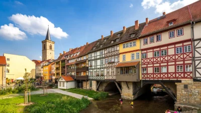 Четыре застроенных домами моста через реки Европы