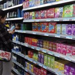 Китай вводит налог на презервативы из-за резкого снижения рождаемости