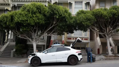 Все роботакси Waymo остановились и перекрыли дороги в Сан-Франциско