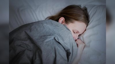 Акупрессура и медитация вместо снотворного: победите бессонницу естественным путём