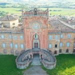 Этот итальянский замок XVII века располагает 365 комнатами и отличается уникальным дизайном