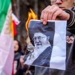 Анализ: Протесты в Иране набирают обороты, тысячи людей убиты