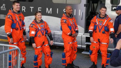 НАСА готовится запустить первую за 50 лет пилотируемую ракету на Луну