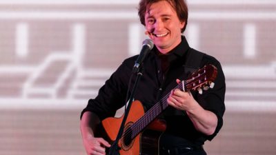 Иск актёра Сергея Безрукова к продавщице масок с его лицом удовлетворён московским судом